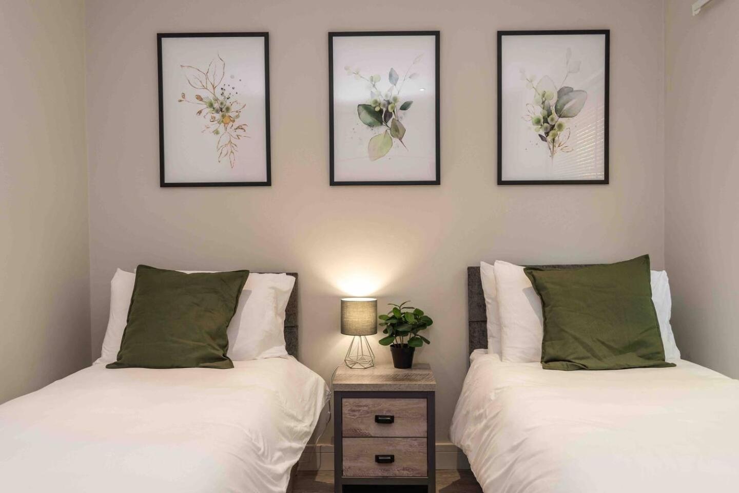 3 Bedroom Bungalow Close To Peak District With Garden シェフィールド エクステリア 写真