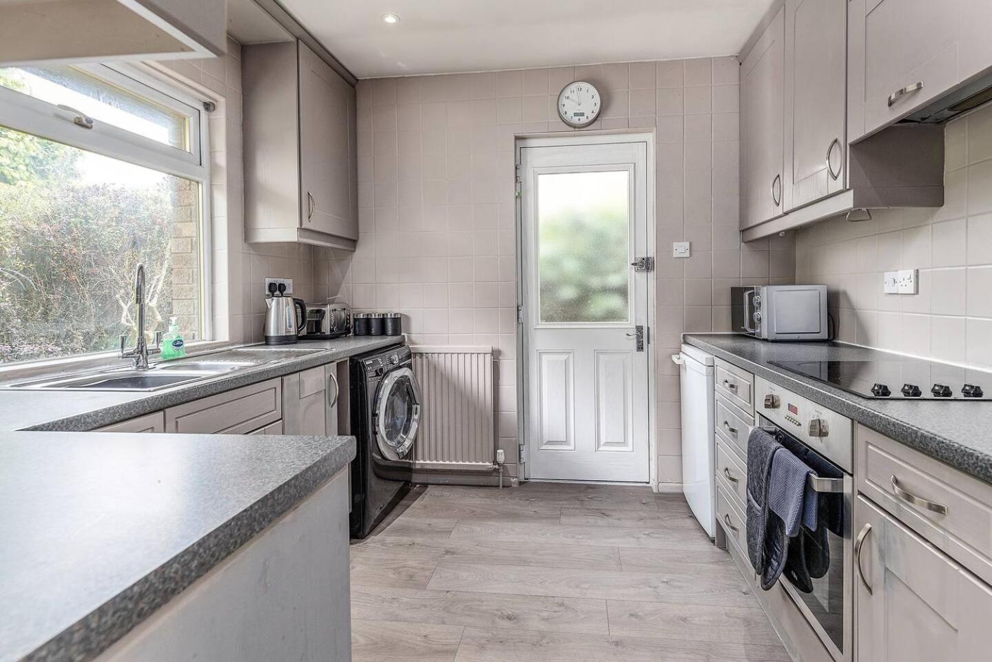 3 Bedroom Bungalow Close To Peak District With Garden シェフィールド エクステリア 写真