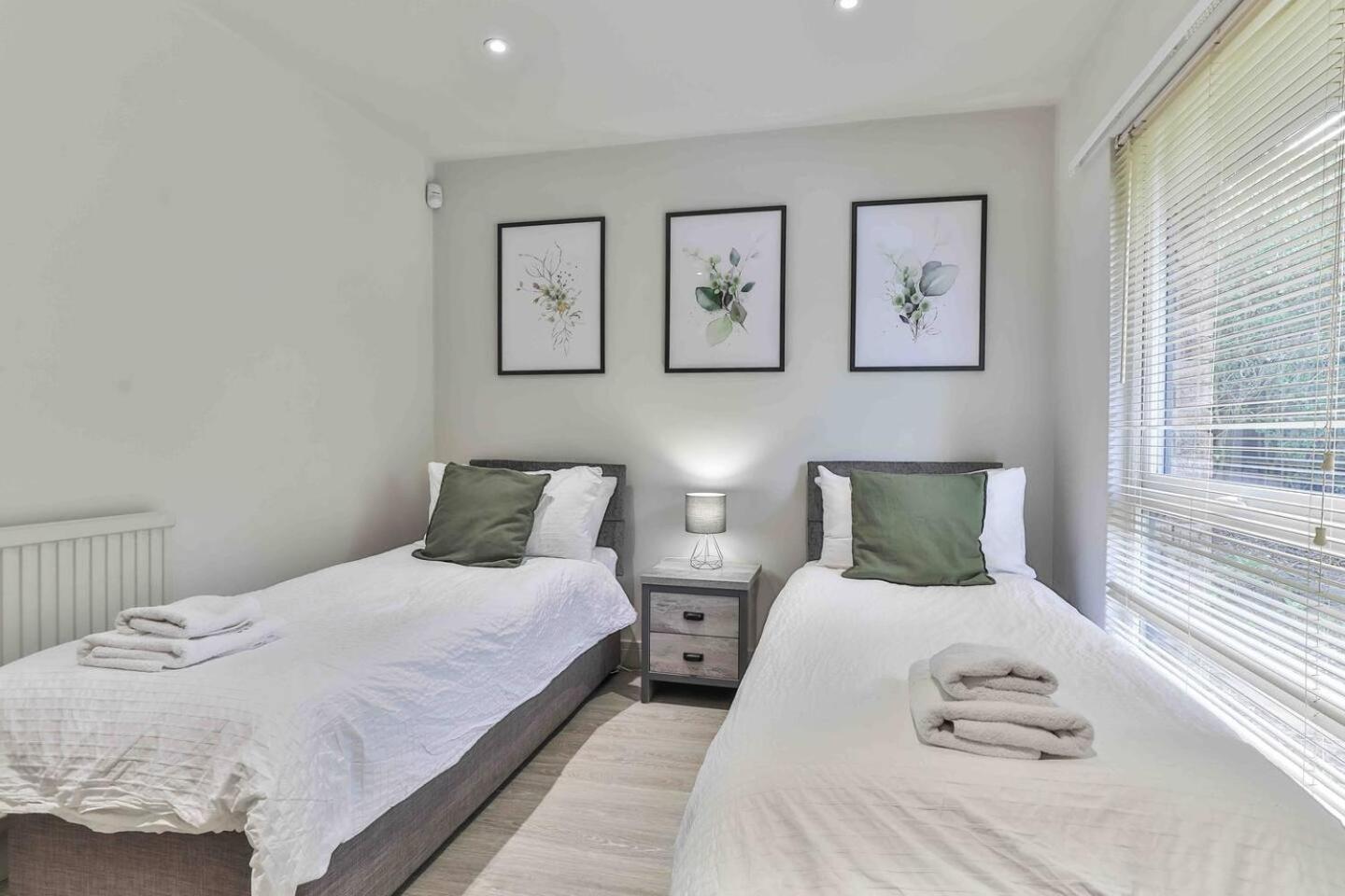 3 Bedroom Bungalow Close To Peak District With Garden シェフィールド エクステリア 写真